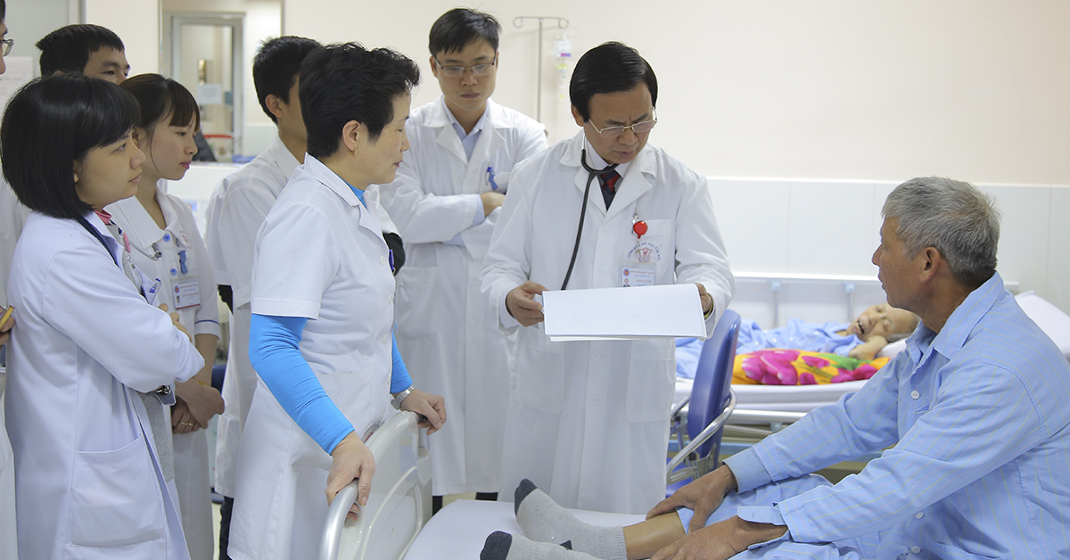 095616gsts nguyen lan viet nguyen gd trung tam tim mach tham kham benh nhan