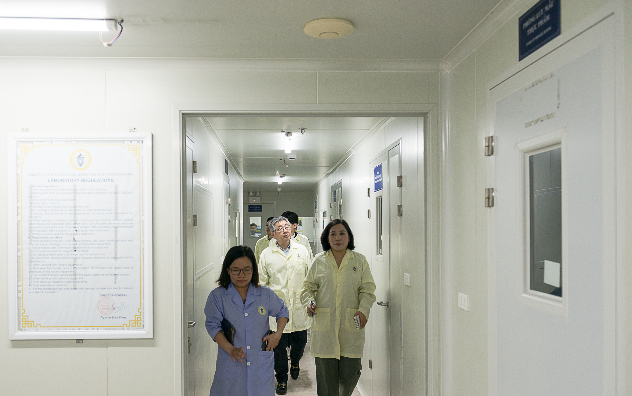 Thăm quan phòng thử nghiệm