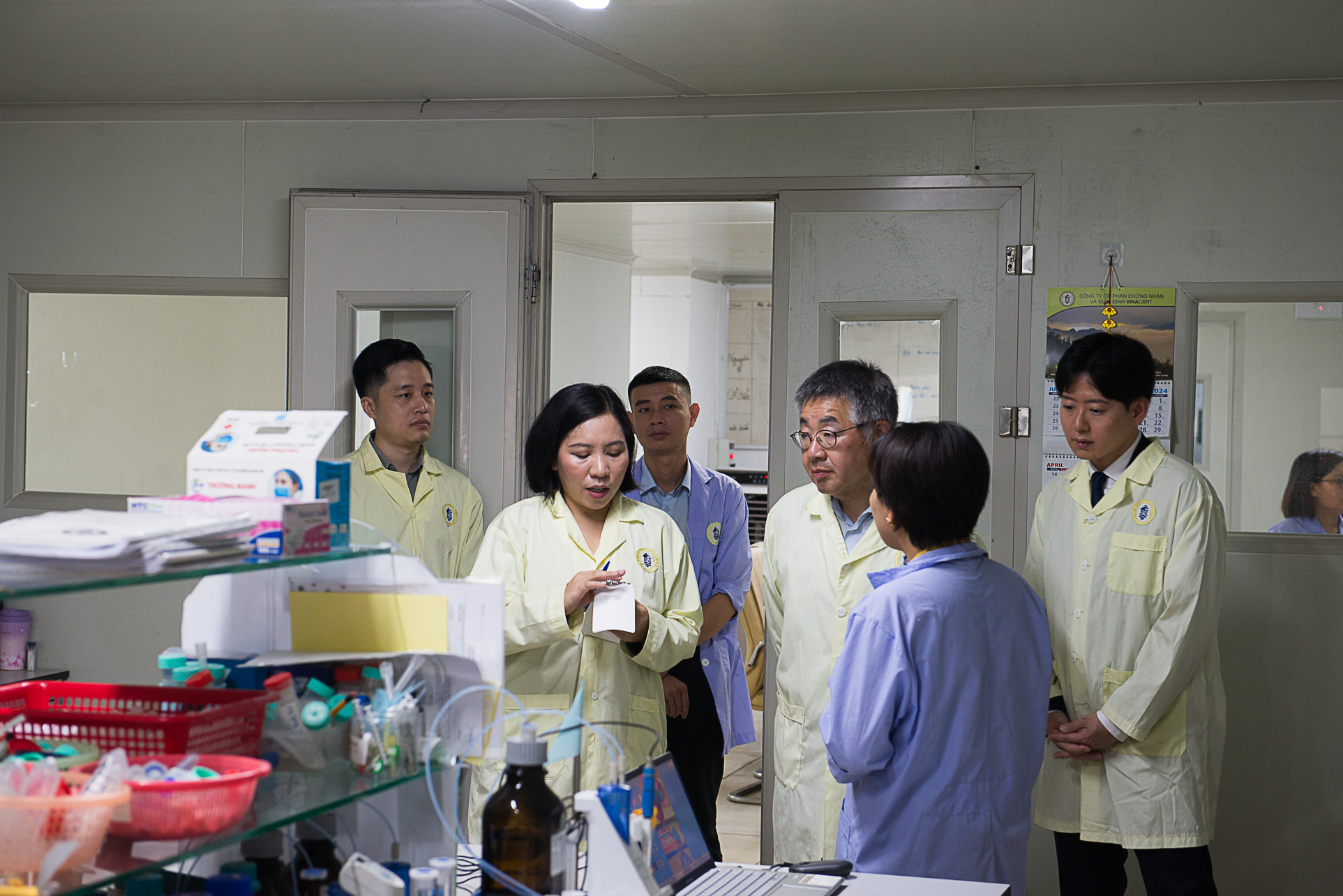 Thăm quan Phòng thử nghiệm